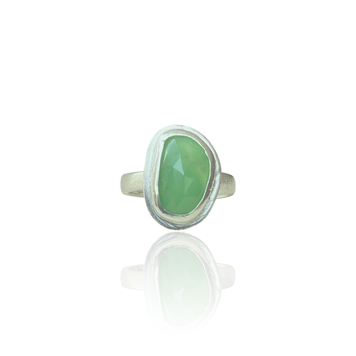 Chrysoprase rose-cut ring